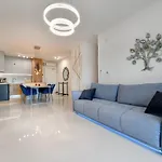 Luxury With Jacuzzy On A Private Roof Terrace Appartement Nin