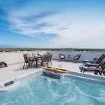 Luxury With Jacuzzy On A Private Roof Terrace Nin