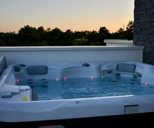 דירה Luxury With Jacuzzy On A Private Roof Terrace