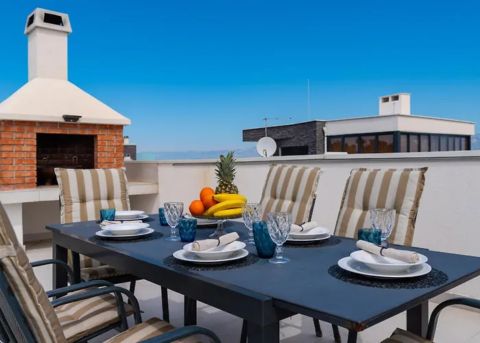 Luxury With Jacuzzy On A Private Roof Terrace דירה נין