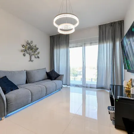 Luxury With Jacuzzy On A Private Roof Terrace Apartment *