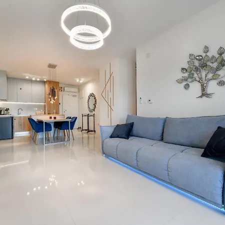 Luxury With Jacuzzy On A Private Roof Terrace Apartment Nin