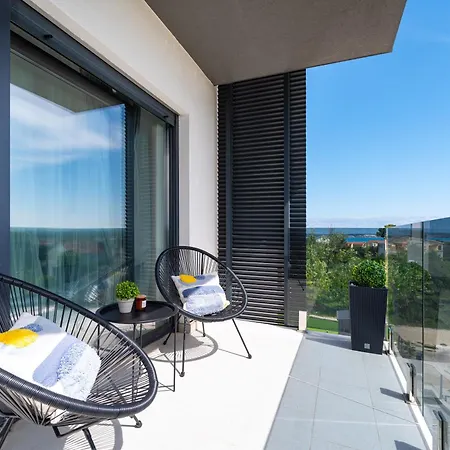 Luxury With Jacuzzy On A Private Roof Terrace Apartment *