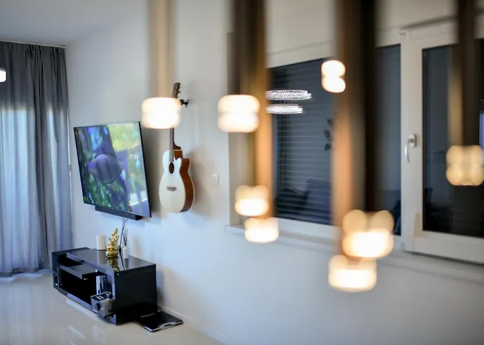 Апартаменты Luxury With Jacuzzy On A Private Roof Terrace Нин